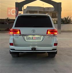 تۆیۆتا لاند کروزەر